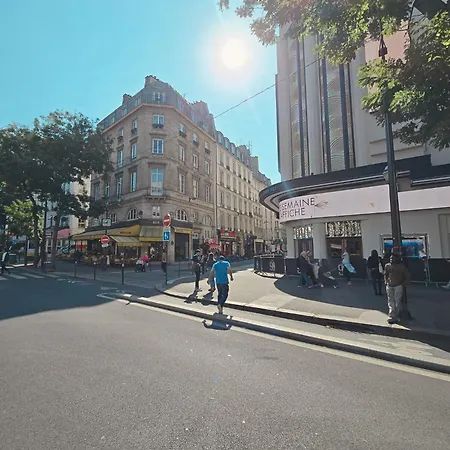Grands Boulevards Apartment Paris